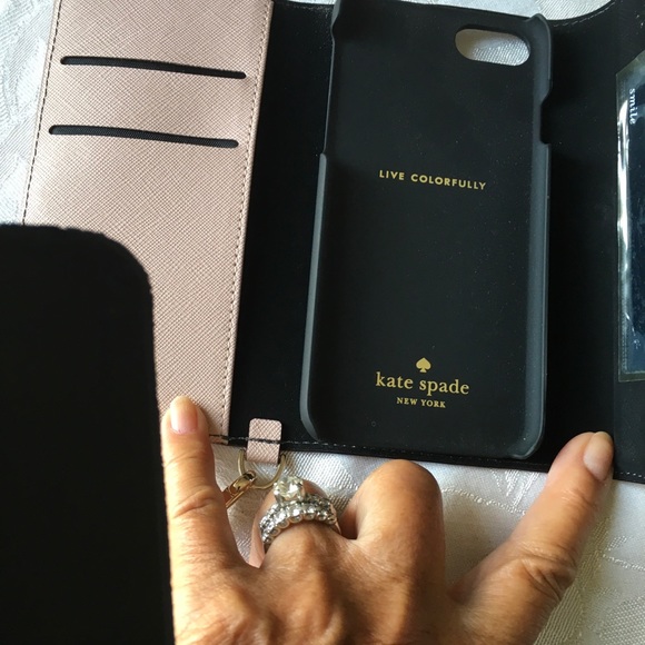 Kate Spade Wristlet case for iPhone 6/6S and slots for two credit cards - Picture 5 of 13